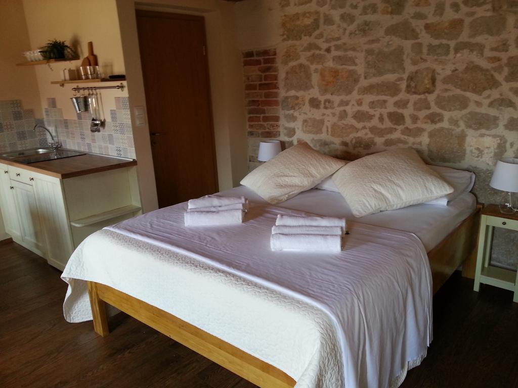 Dvori Svetog Mihaela Apartment Sibenik Room photo